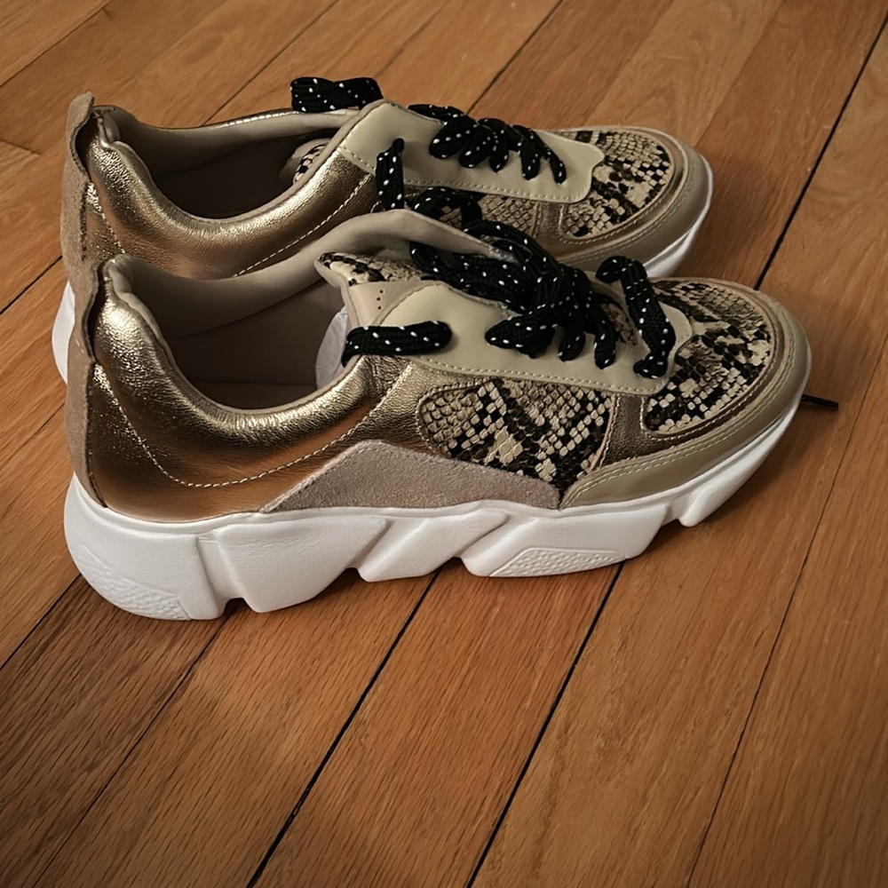 Yosi Samara Palmer Natural Snake Print Sneaker